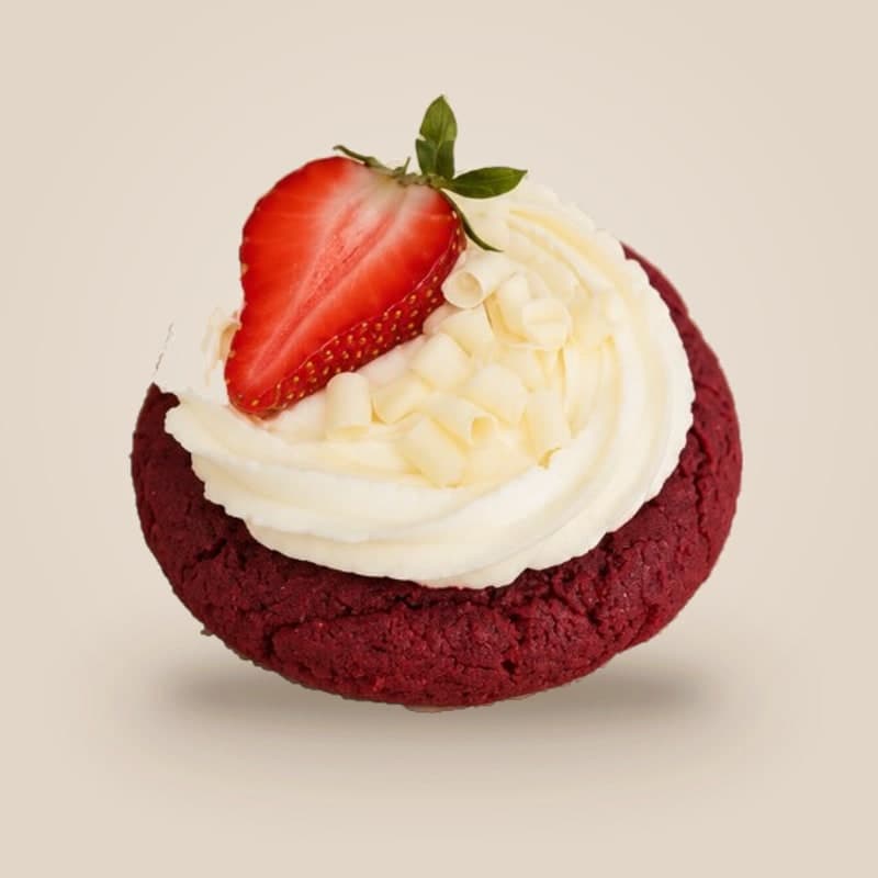 Red velvet aardbei crumble cookie van Lá Sweet